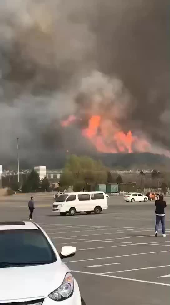 沈阳棋盘山着火了.