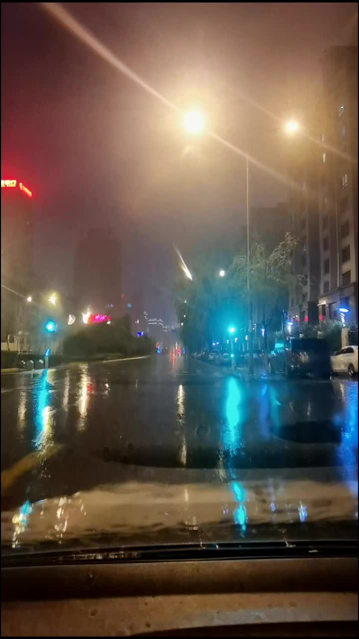 安静的雨夜