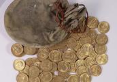 Tuner finds a bag of ancient gold coin inside pian