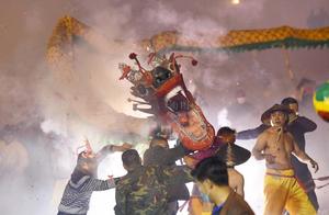 "Oriental carnival " on spot smother billow 1000