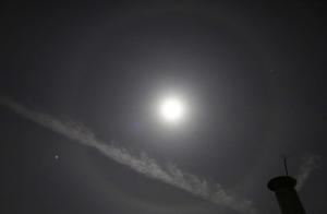 Before dawn of Beijing night sky shows big " luna