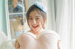 Gauze of marriage of green beautiful girl is illum