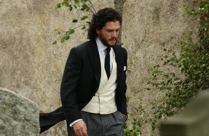 Vogue sweeps street · " the game of influence "