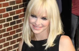 " Jing sound needle laughs " female star install