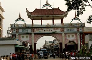 Hole of illegal gambling house cheats Burmese Chin