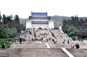 Pay homage to Zhongshan hill, feel a country the immortal of father