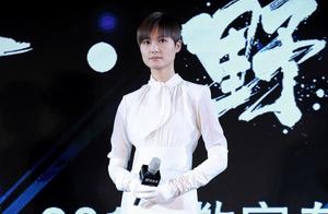 The false boy that put on skirt also has the fair maiden's one side, infrequent dress appears on Li