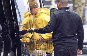 Gusiting Bibai and priest show street of body new 