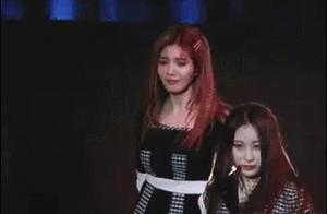 The road of female group is not easy, she is cryin