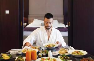 Australia plute enrols personal assistant, netizen however not buy it, feel he pursues additionally