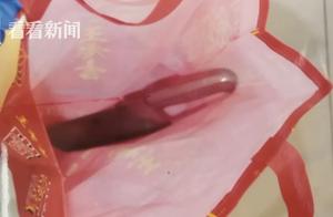 Small finger of 3 stump first wife still subdues complain tearfully feeling to be betrayed unexpecte