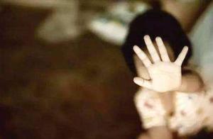 Man disguise oneself as 