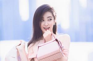 Li Bing puts vigor model photo on the ice to jump over young small fairy alive more