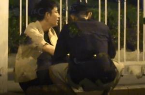 The net passes paralysis of Gu Nailiang drunk wine to sit roadside, on foot stagger is sent a domest