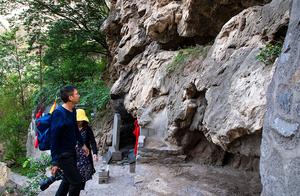 Too travel hill has a cool and refreshing hut that