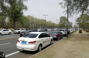 During sun island festival open freely, the car is