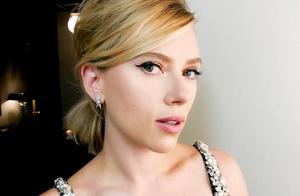 Sijiali Johnson shows body los angeles, engine fur