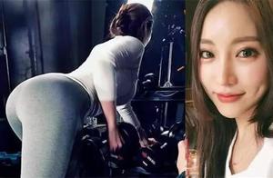 Model of 29 years old of fitness has his moment, l