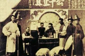 Old photograph of clear minor details, graph woman of 5 foreigner strong extorthold in one's arms t