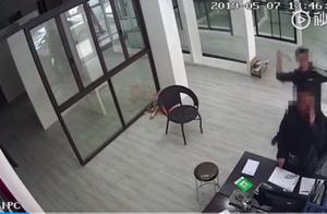 Drainpipe is slack cause dispute man to hold hamme