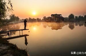 Society and oneself reconcile, happy and double