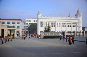 Some schools did not let a student enter the school to formulary time, a lot of parents express to p