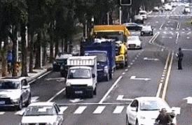 The woman is violated stop do hairdressing, after 