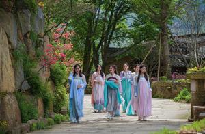 Jing is colourful! Hide the absolutely beautiful c