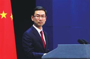 Beautiful assistant prevents long say 3 million pe