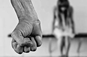 Take the advantage of female resident to open the 