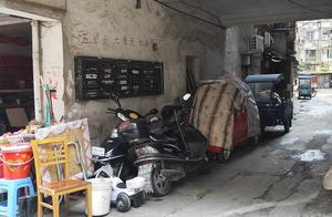 Car of corridor of village of green Tian Yi is sundry cadre of random park community says so. . . .