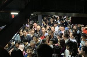 Guilin two Jiang Sihu tourist attractions a yacht 