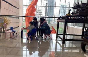 Zhang Yuqi takes a boy-girl twin full marks of tonsorial mom force wears bull-puncher coat vigor dye