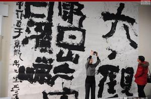 When law delivering a letter the circle is begged ugly, how is begging strange elephant waiting for