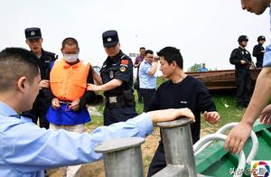 One collects arenaceous boat to gain profit late 9