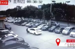 Man of early tea time holds Dao Chuang to enter te