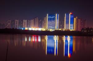 Assist Yang Min sends the night scene of world city