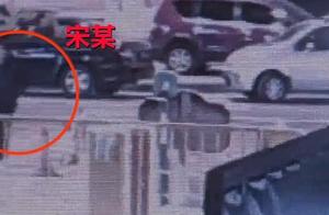 Be awkward! The man accompanies the child to put f