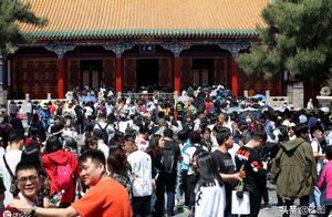 Tourist of Shenyang the Imperial Palace exceeds 30