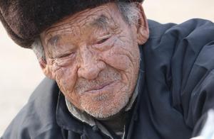 Prospective country person has these 3 certificate