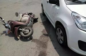 Run quickly 4S shop employee drives strike a perso