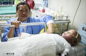 4 years old female child the whole body is serious