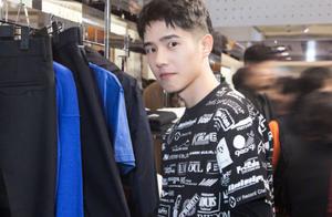 So sexy Liu Hao Ran, want hold up to explode simpl