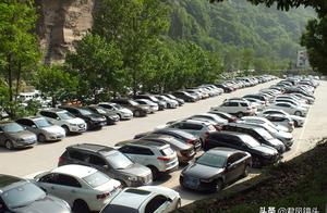 Hubei Yichang: 51 holiday drive You Huo to explode oneself scene area parking lot stops 3 gorge cata