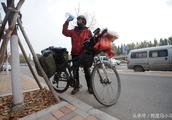 Traveler writer costs half an year to ride a 26 thousand kilometers, encounter ursine wolf leopard t