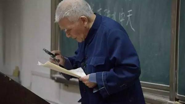 致敬，93岁数学教授讲对联诗词对称美