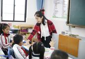 These two kinds of teachers, wages rises this year not know clearly, do you feel reasonable?