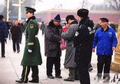 Solid the armed police that sends Tiananmen Square to go up, police and security personnel, three-pl