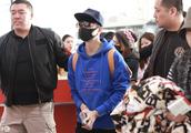On December 1, lin Junjie shows body airport, jour
