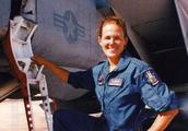 U.S. Army first F-14 airwoman, aircraft carrier is worn naval vessel sacrifices, nobody can break fl